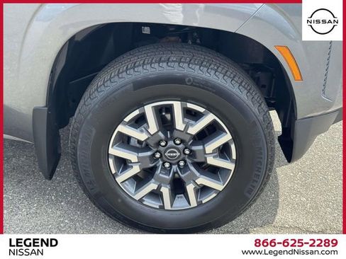 Used 2023 Nissan Frontier SV w/ Technology Package AWD/4WD image 9