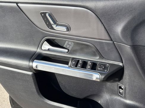 Used 2021 Mercedes-Benz GLB 250 image 30
