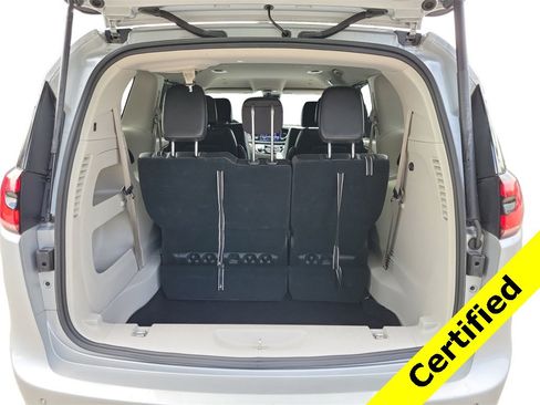 Certified 2024 Chrysler Pacifica Touring-L image 9