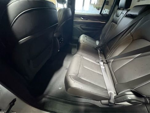 New 2025 Jeep Grand Cherokee Limited w/ Black Appearance Package AWD/4WD image 10