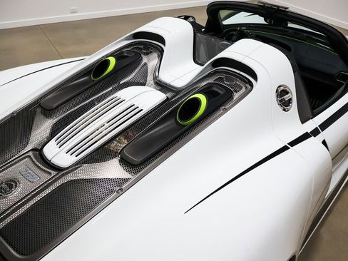 Used 2015 Porsche 918 Spyder image 92