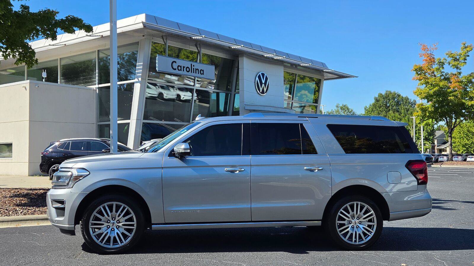 Used 2023 Ford Expedition Max Platinum AWD/4WD image 2