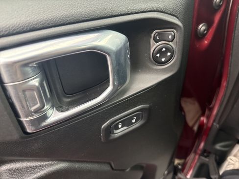 Used 2022 Jeep Wrangler Sport S image 16