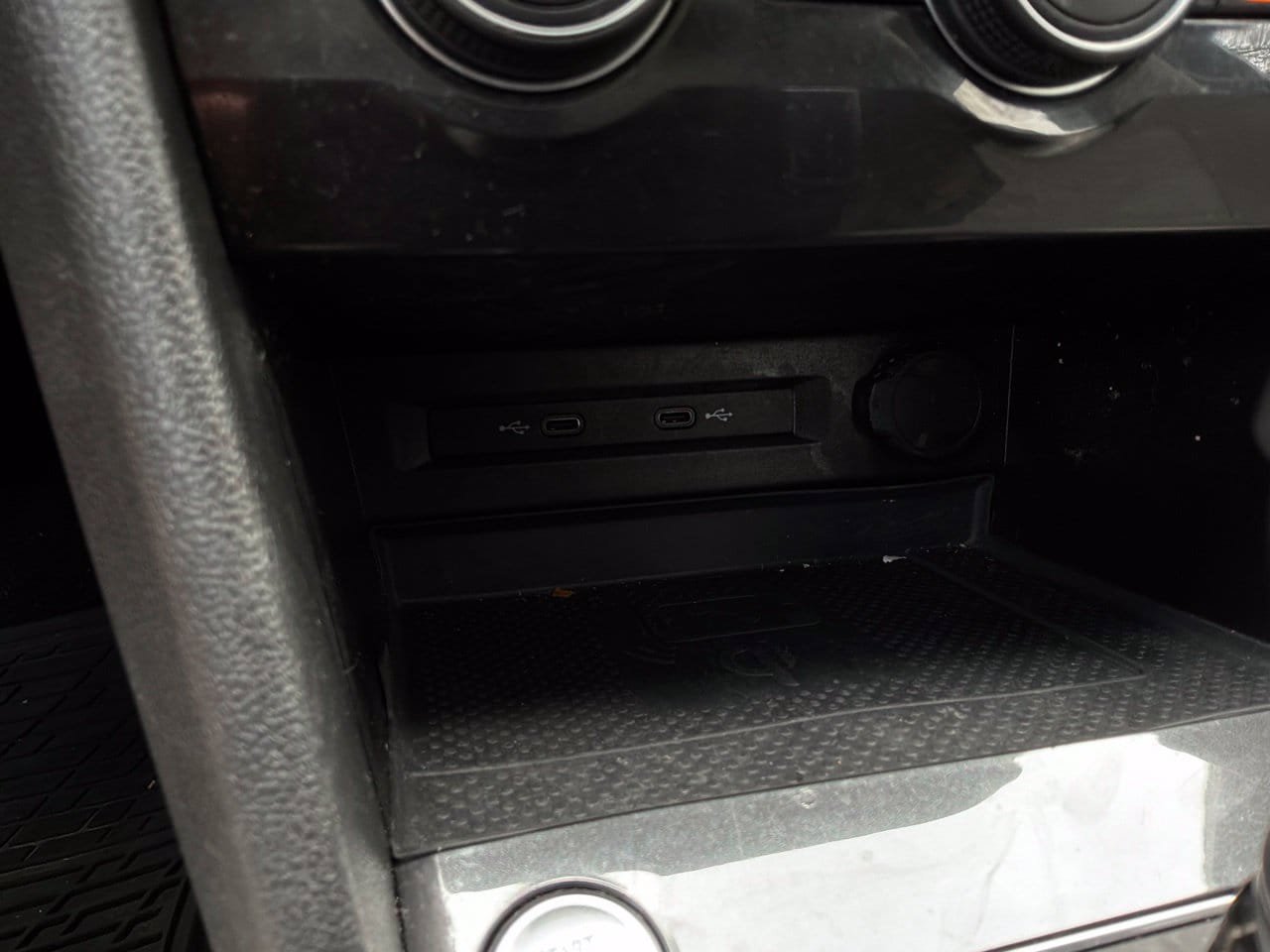 Used 2021 Volkswagen Tiguan SE FWD image 31