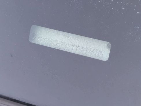 Used 2000 Lincoln Town Car Signature RWD image 33