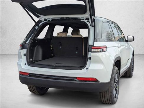 New 2025 Jeep Grand Cherokee Limited image 2