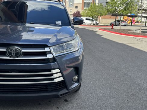 Used 2018 Toyota Highlander XLE AWD/4WD image 12