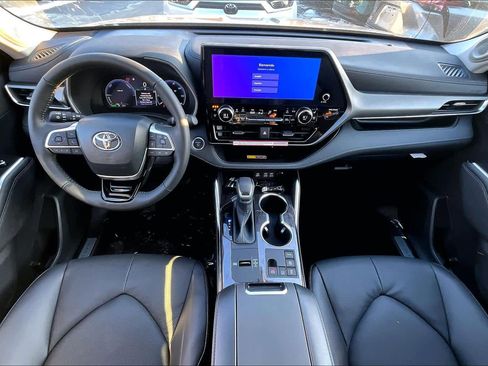 New 2026 Toyota Highlander Limited image 5