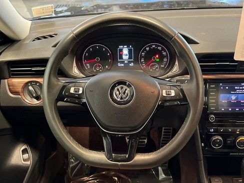 Certified 2022 Volkswagen Passat 2.0T FWD image 19