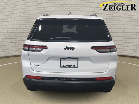 Used 2024 Jeep Grand Cherokee L Laredo image 6