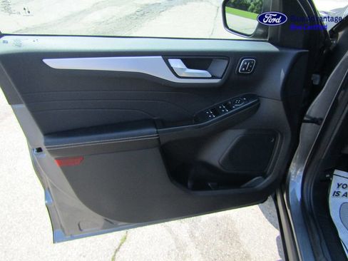 Certified 2025 Ford Escape Platinum AWD/4WD image 27