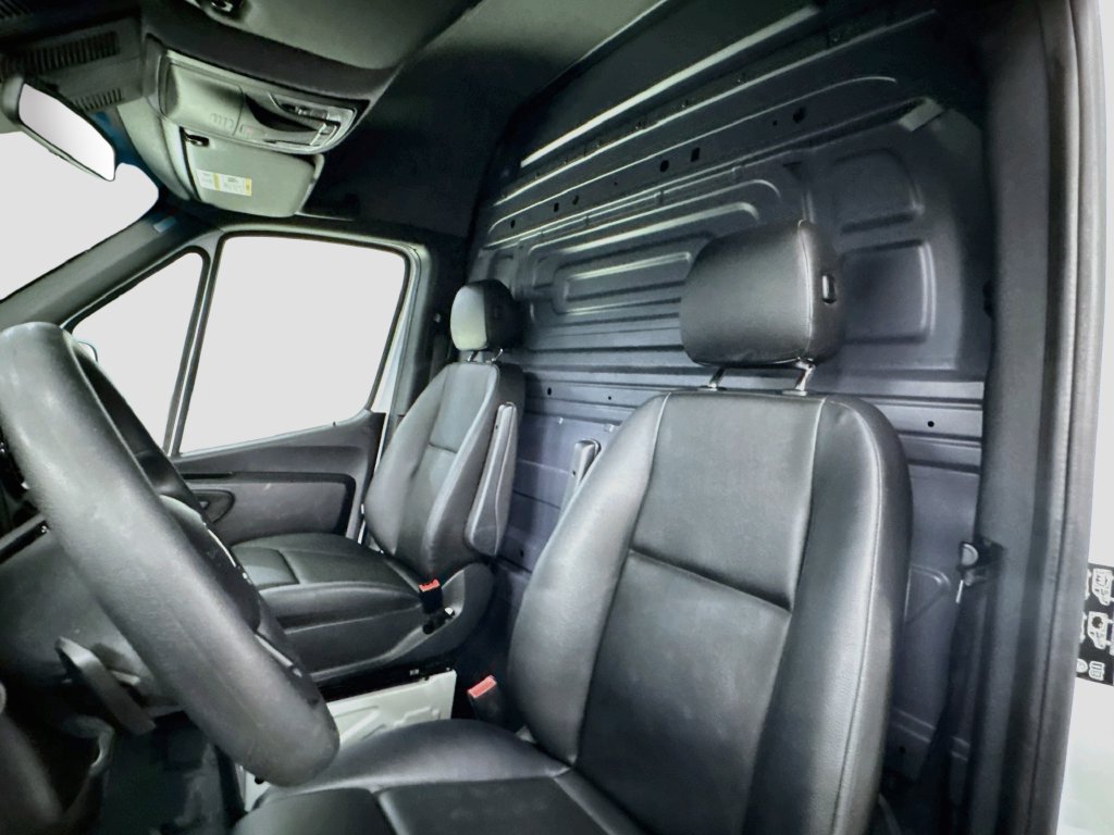 Used 2023 Mercedes-Benz Sprinter 4500 image 25