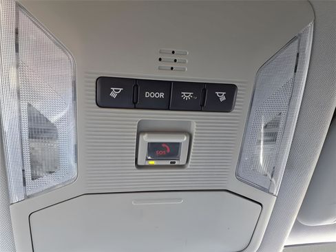 Used 2021 Toyota RAV4 LE image 28