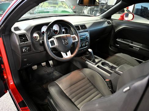 Used 2014 Dodge Challenger R/T RWD image 22