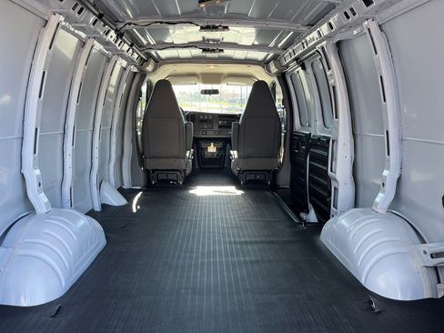 New 2025 Chevrolet Express 2500 RWD image 18