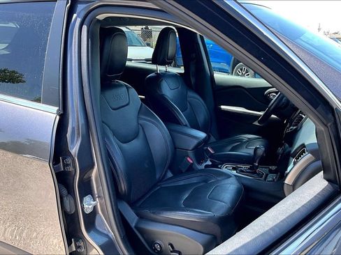 Used 2019 Jeep Cherokee Limited AWD/4WD image 9