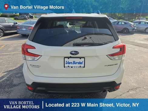 Used 2019 Subaru Forester Premium AWD/4WD image 6