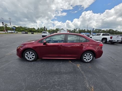 Used 2024 Toyota Corolla LE FWD image 2