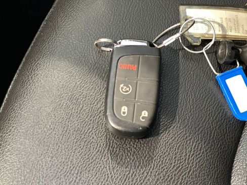 Used 2025 Jeep Compass Limited image 22