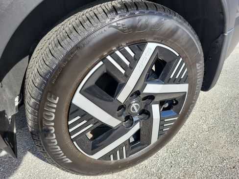 Certified 2025 Nissan Kicks SV w/ SV Premium Package image 9