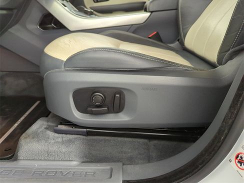 Used 2017 Land Rover Range Rover Evoque SE Premium image 13