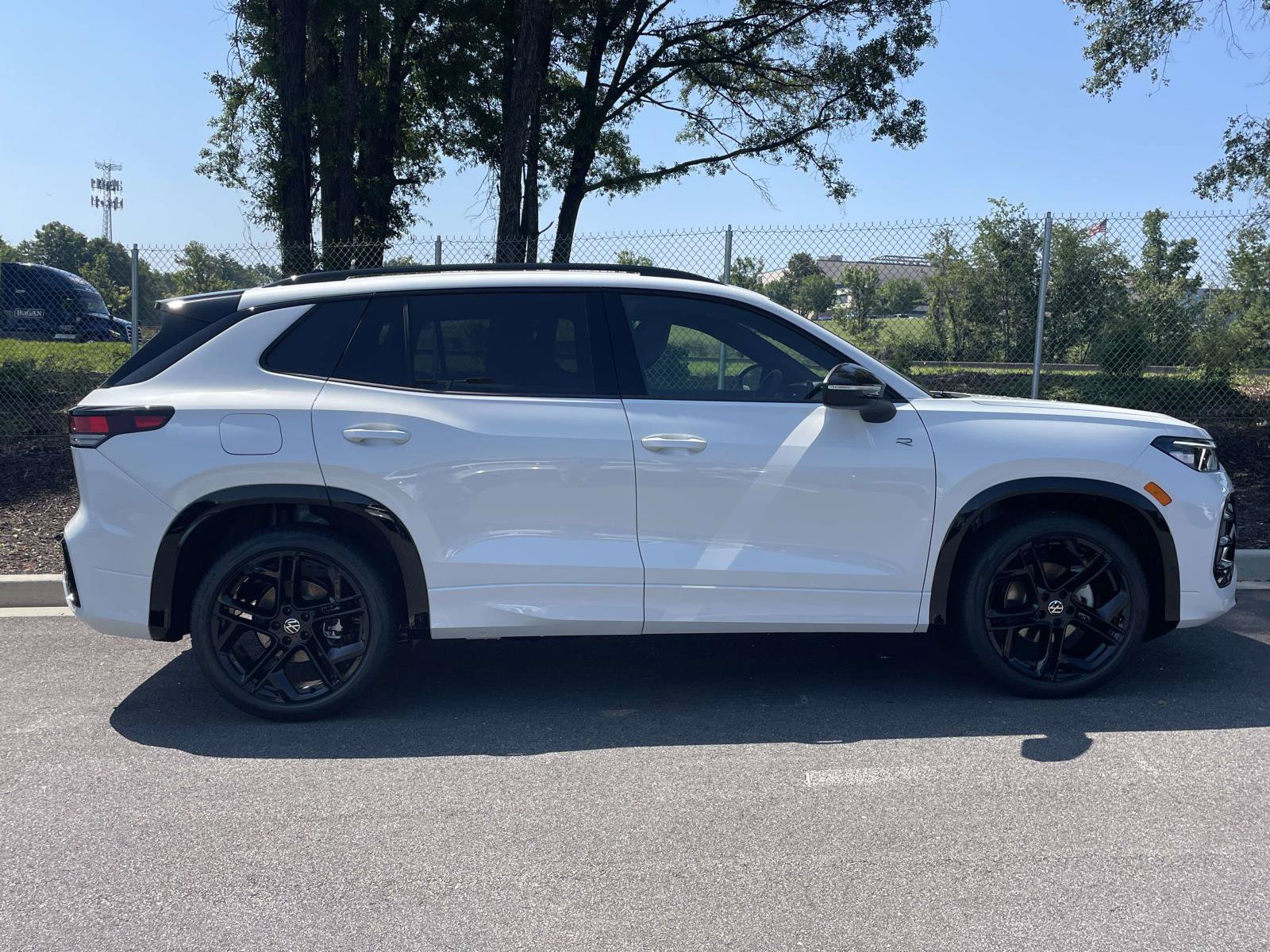 New 2026 Volkswagen Tiguan SE R-Line FWD image 7
