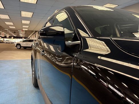 Used 2023 Nissan Pathfinder SL image 4