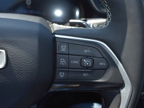 Used 2023 Jeep Grand Cherokee Altitude image 15