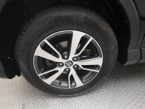 Used 2018 Toyota RAV4 XLE AWD/4WD image 23