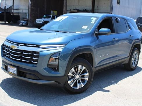 Used 2025 Chevrolet Equinox LT w/ Safety and Technology Package FWD image 11