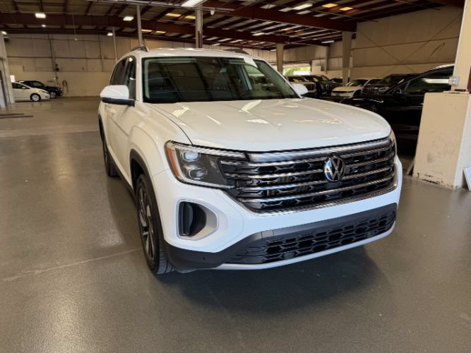 Used 2025 Volkswagen Atlas SE FWD image 7