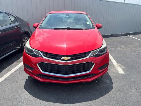 Used 2017 Chevrolet Cruze LT w/ Convenience Package FWD image 6