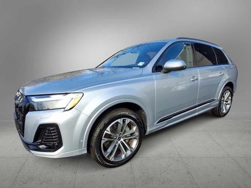 Certified 2025 Audi Q7 2.0T Premium w/ Convenience Plus Package image 4