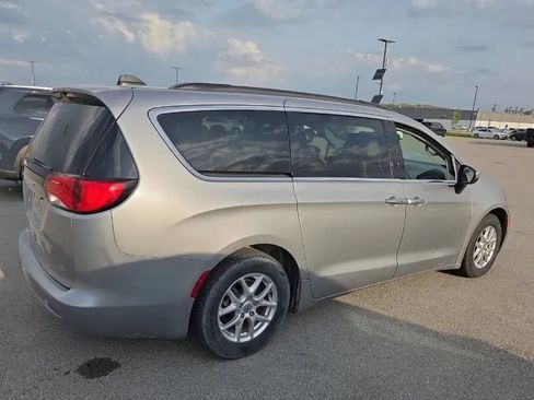 Used 2021 Chrysler Voyager Lxi FWD image 4