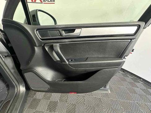 Used 2017 Volkswagen Touareg Wolfsburg Edition image 16
