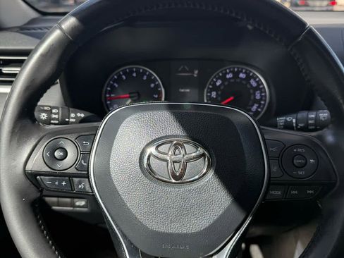 Used 2019 Toyota RAV4 XLE Premium image 20