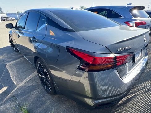 Used 2024 Nissan Altima 2.5 SR w/ SR Premium Package image 4