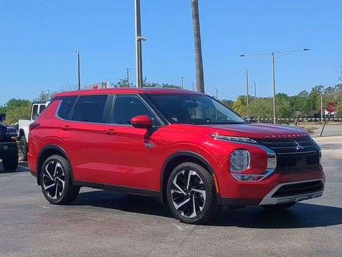 Used 2024 Mitsubishi Outlander SE image 2