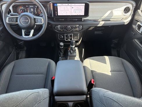 Used 2026 Jeep Wrangler Unlimited Sahara AWD/4WD image 14