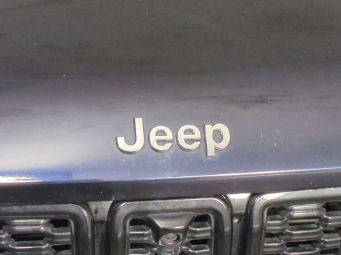 Used 2023 Jeep Grand Cherokee Limited w/ Luxury Tech Group II image 13