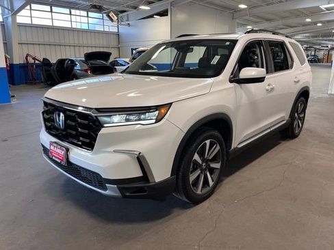 Used 2025 Honda Pilot Touring image 7