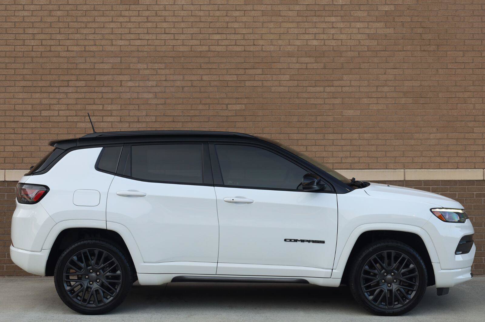 Used 2023 Jeep Compass High Altitude AWD/4WD image 3