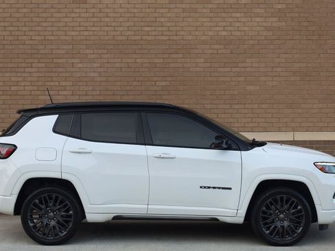 Used 2023 Jeep Compass High Altitude AWD/4WD image 3
