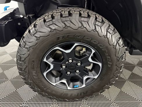 Used 2022 Jeep Wrangler Unlimited Rubicon 4xe AWD/4WD image 12