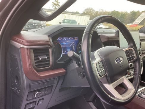 Used 2023 Ford Expedition Limited image 10