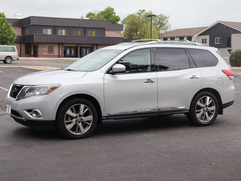 Used 2016 Nissan Pathfinder Platinum AWD/4WD image 10