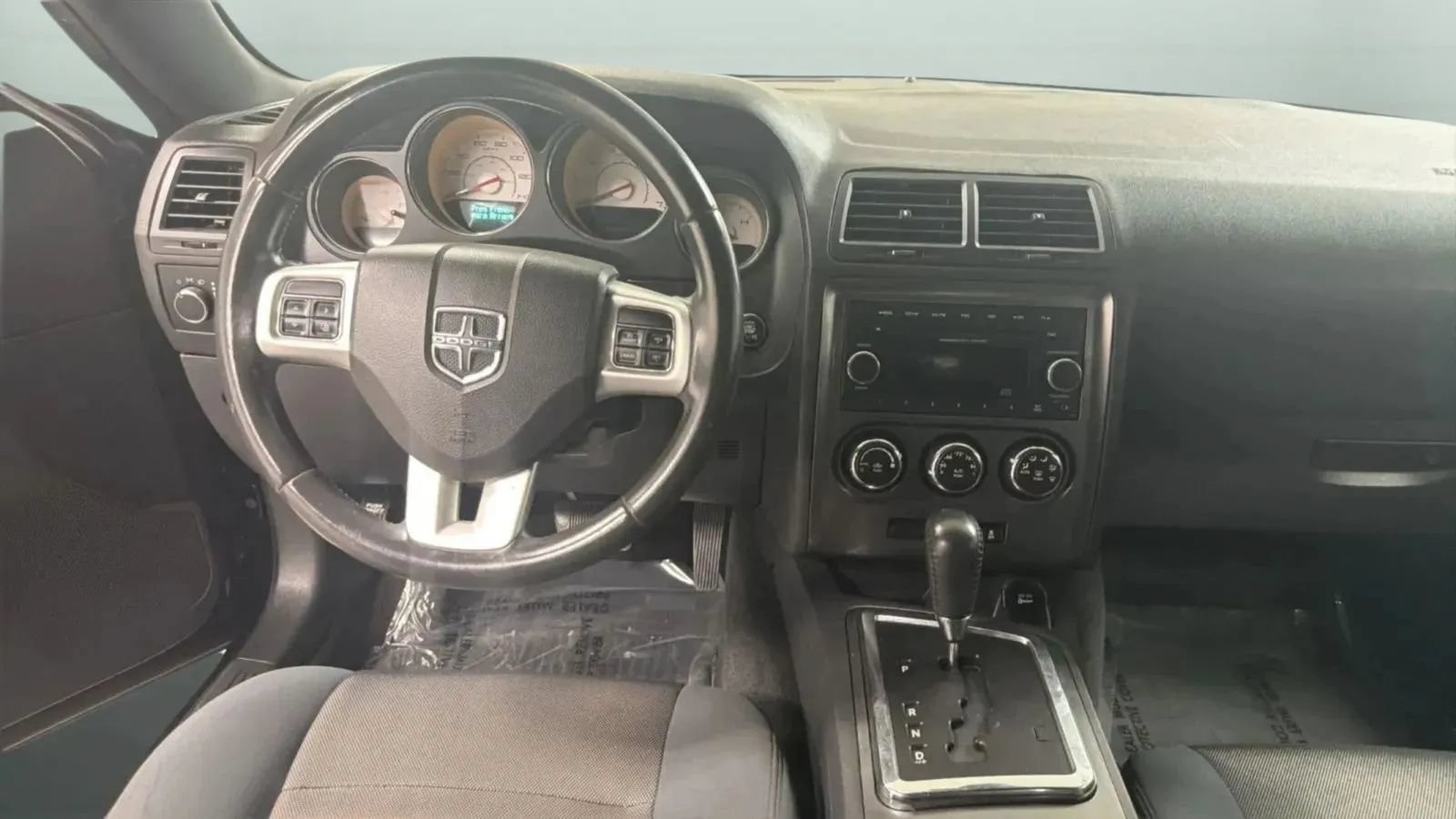 Used 2014 Dodge Challenger SXT RWD image 21