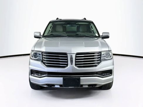 Used 2016 Lincoln Navigator Select RWD image 6