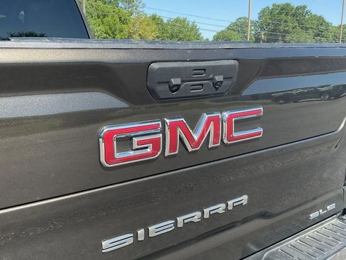 Used 2022 GMC Sierra 3500 SLE w/ SLE Convenience Package AWD/4WD image 16