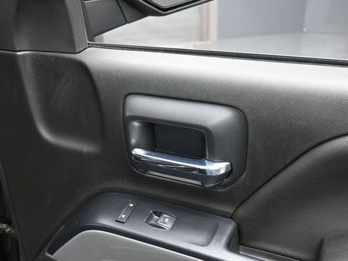 Used 2018 Chevrolet Silverado 1500 LT w/ Midnight Edition AWD/4WD image 40